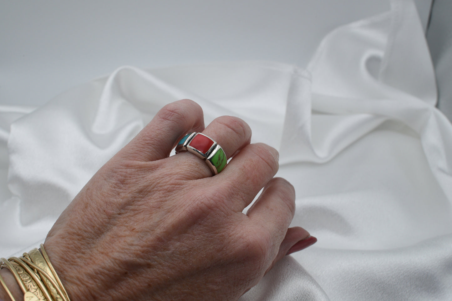 3 stone inlay vintage ring size 5.5