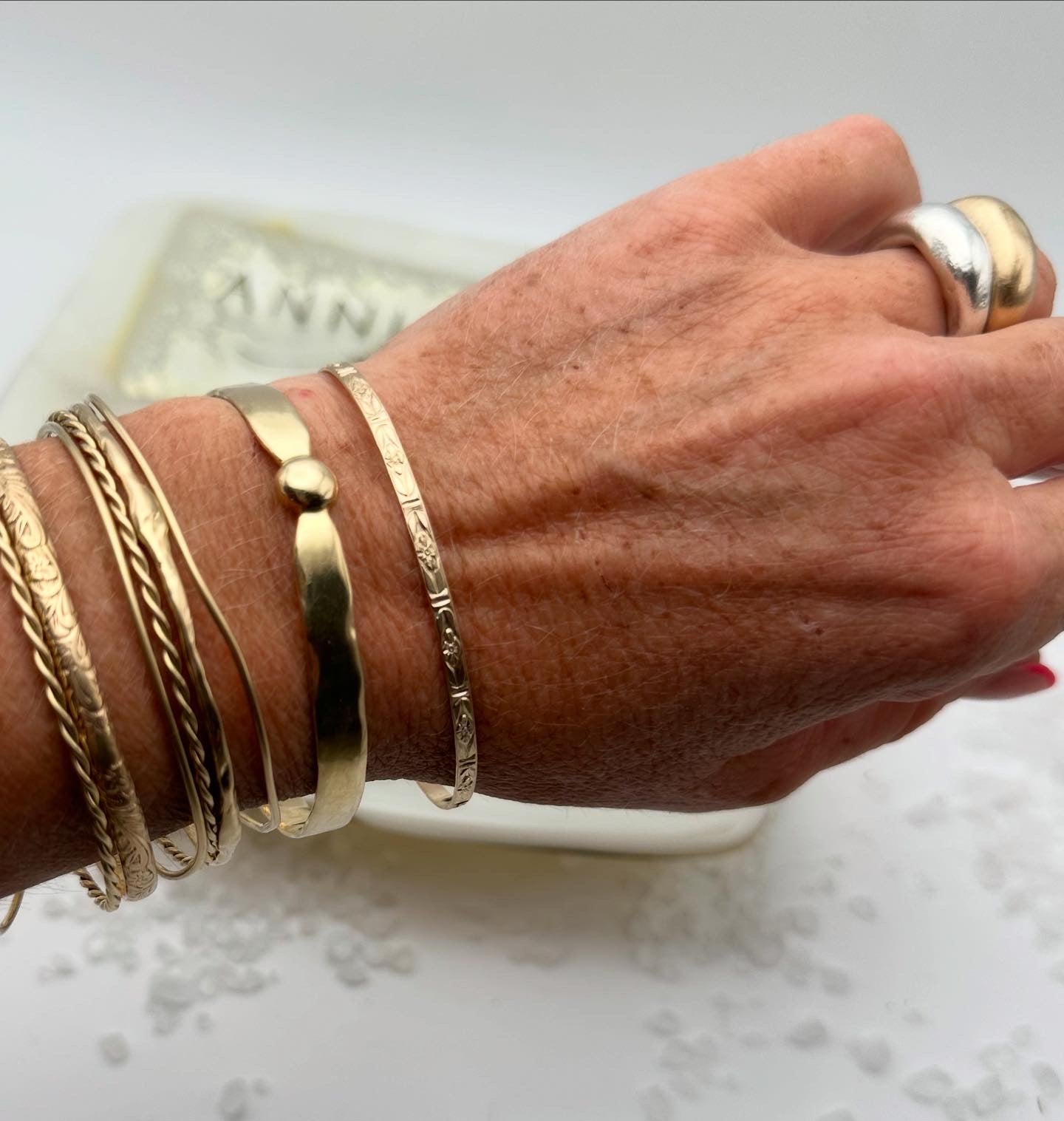 14k floral bangle