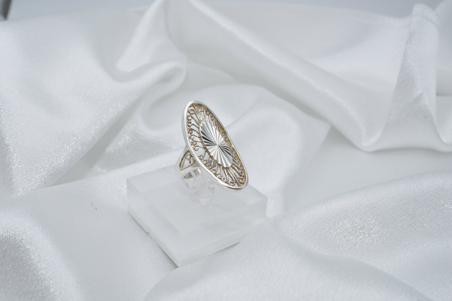 Ornate silver ring. Size 6.5