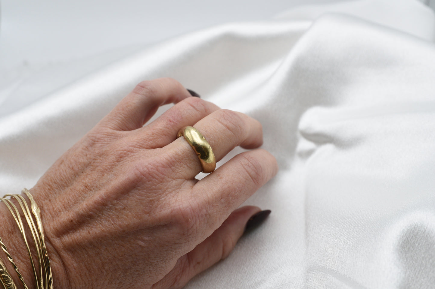 Comfort fit bronze ring. size 7