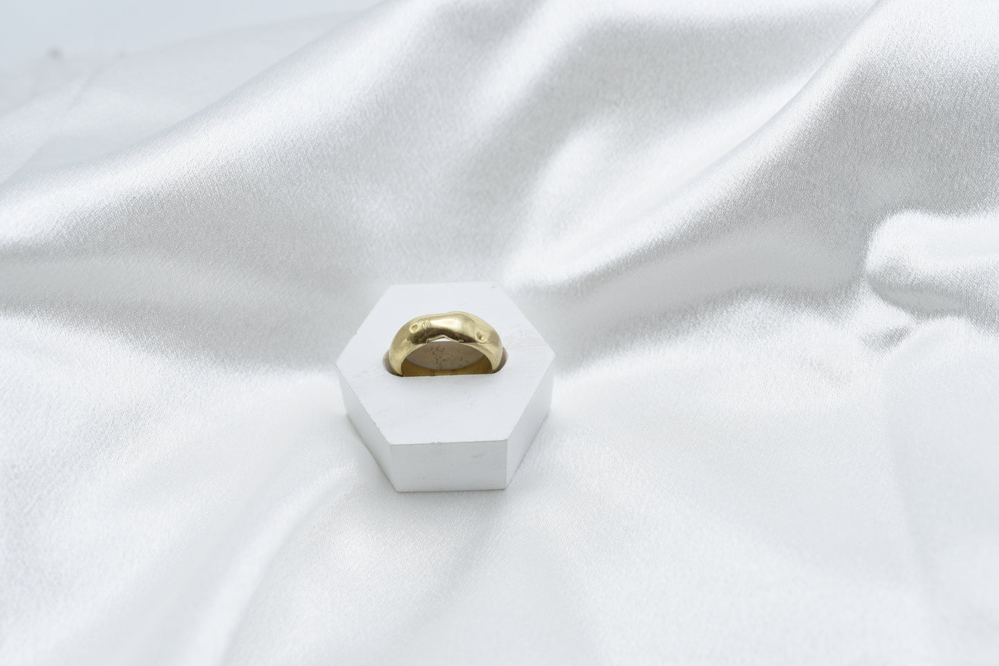 Comfort fit bronze ring. size 7