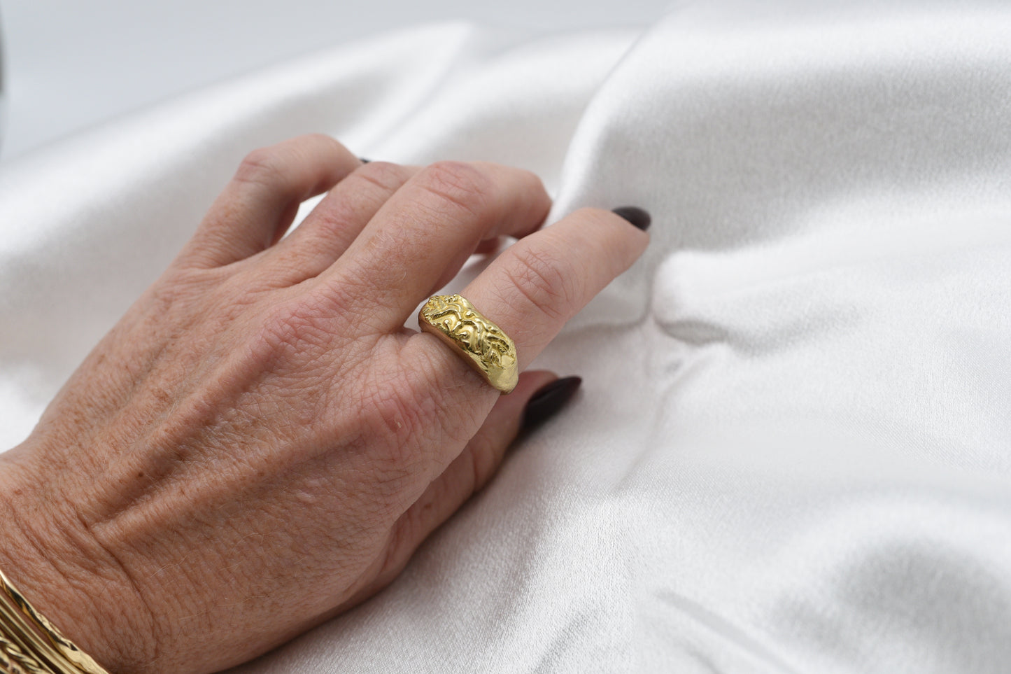 Hummingbird bronze ring size 7.5